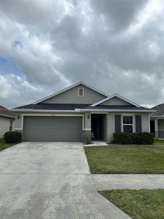 5480 NW Pine Trail Cir in Port St. Lucie, FL - Building Photo