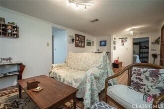 340 Osceola Ave in Bogart, GA - Foto de edificio - Building Photo