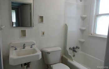 28 Moross St-Unit -3 in Mount Clemens, MI - Building Photo - Building Photo