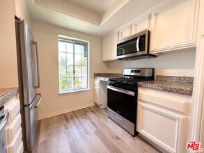 11734 Montana Ave in Los Angeles, CA - Building Photo - Building Photo