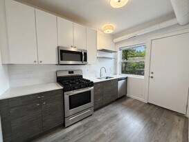 1704 W Glenlake Ave, Unit 08-3 in Chicago, IL - Building Photo