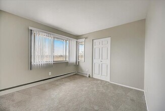 Lofts at Layton in Milwaukee, WI - Foto de edificio - Interior Photo