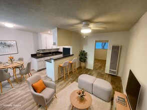 Navy Street Apartments in Venice, CA - Building Photo - Building Photo