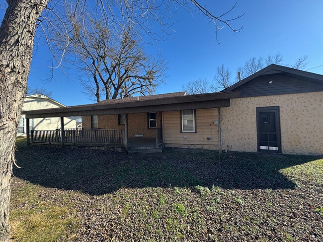 1224 W Quarles St in Claremore, OK - Building Photo - Building Photo