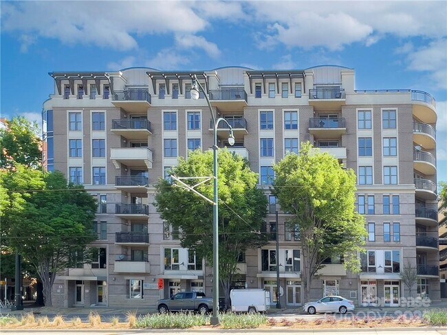 property at 718 W Trade St