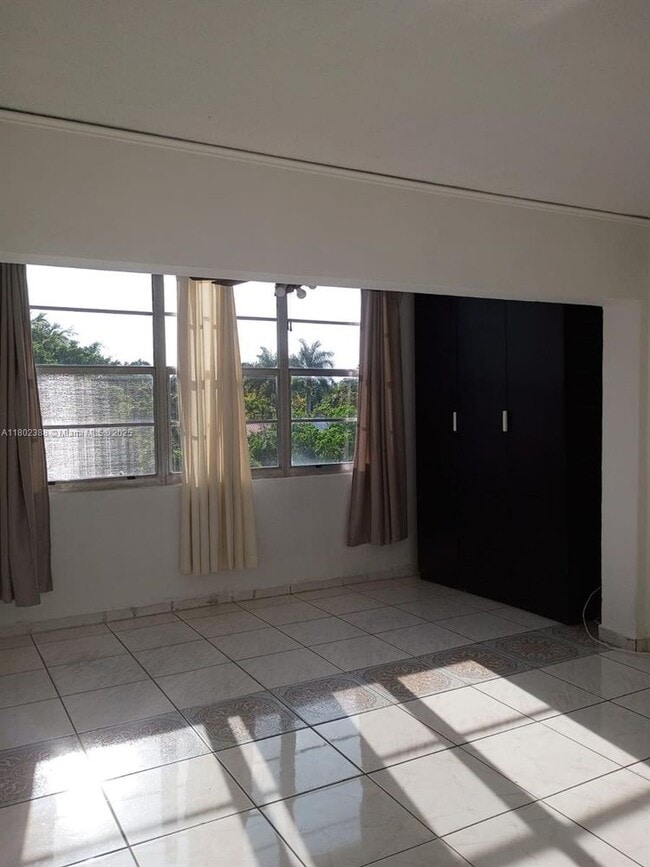 1800 SW 25th St in Miami, FL - Building Photo - Building Photo