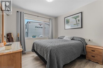 221 Bowen Rd in Fort Erie, ON - Building Photo - Building Photo