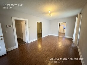 1539 Moy Ave in Windsor, ON - Building Photo - Building Photo