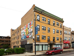 Los Vecinos Apartments in Chicago, IL - Foto de edificio - Primary Photo