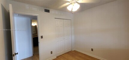 10029 Winding Lake Rd in Sunrise, FL - Building Photo - Building Photo