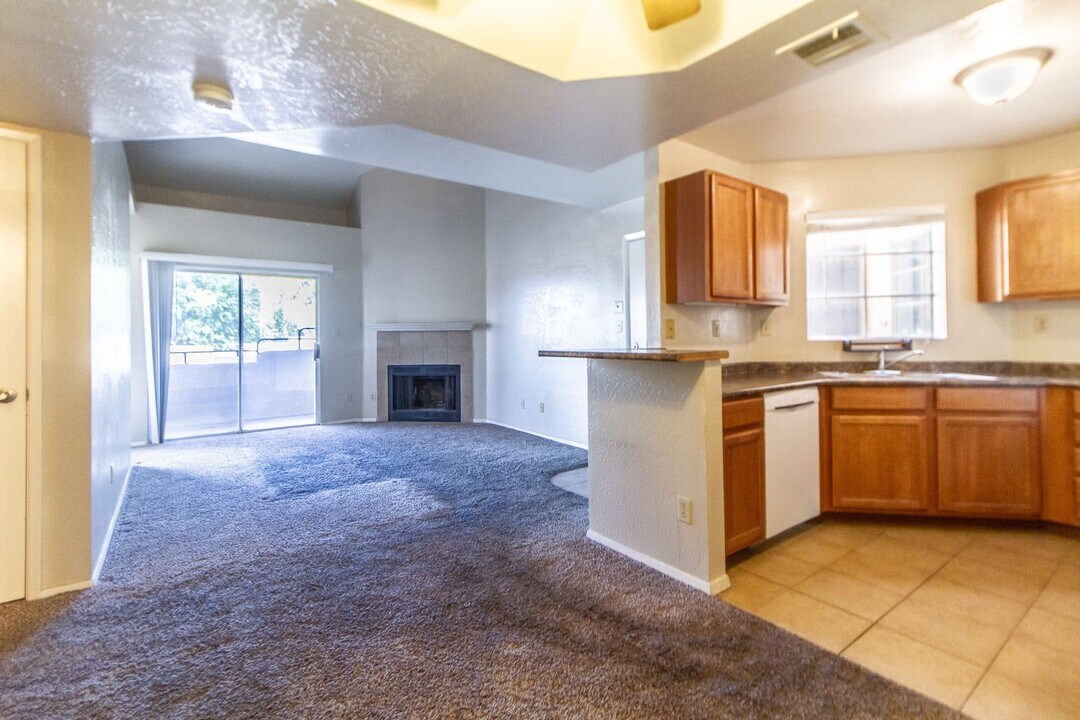 3845 E Greenway Rd in Phoenix, AZ - Foto de edificio