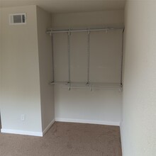 5650 Birchmont Dr in Houston, TX - Building Photo - Building Photo