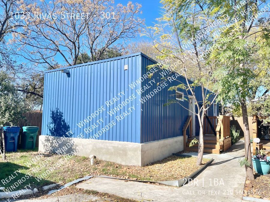 1033 Rivas St in San Antonio, TX - Building Photo