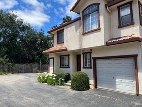 12 Monterey Ct in Novato, CA - Building Photo - Building Photo