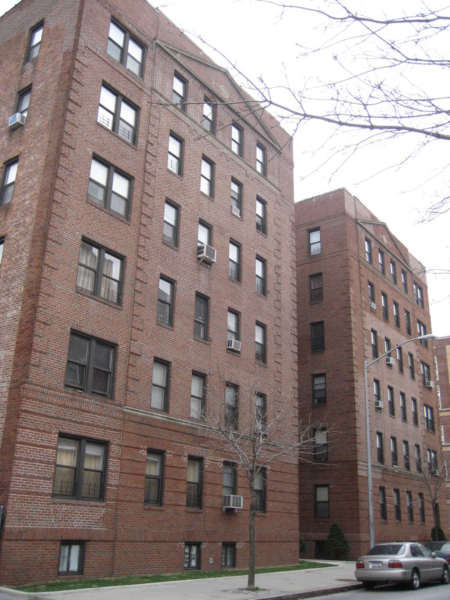 33-51 73rd Street in Flushing, NY - Building Photo - Building Photo