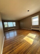 146 E Old Country Rd in Hicksville, NY - Building Photo - Building Photo