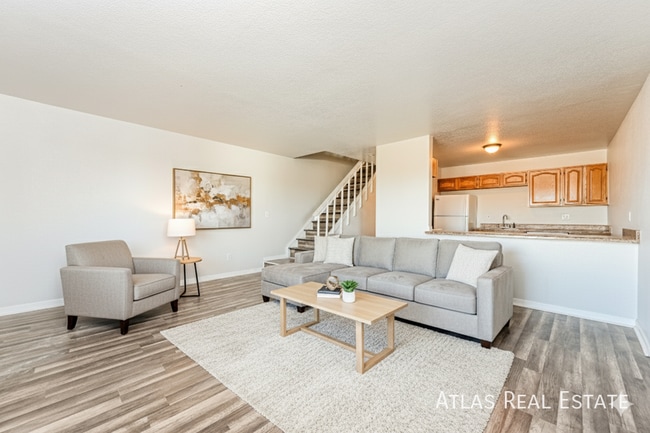 property at 3210 W Longfellow Pl