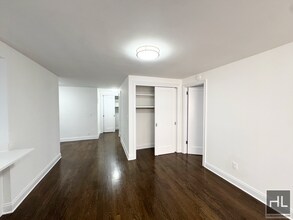 EAST 56 STREET in New York, NY - Building Photo - Building Photo