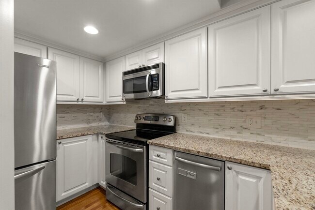 125 Beacon St, Unit 2R in Boston, MA - Building Photo - Building Photo