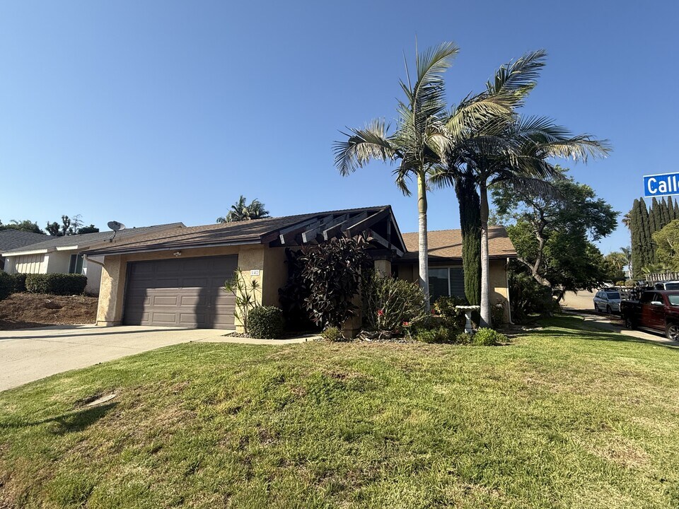 142 Calle Maribel in San Marcos, CA - Foto de edificio