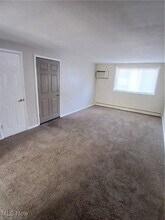 909 Cook Ave in Youngstown, OH - Building Photo - Building Photo