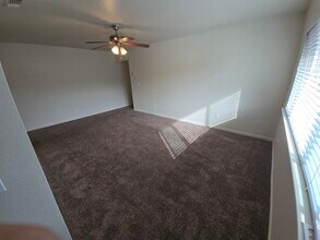 2412 Carta Ct in Sacramento, CA - Foto de edificio - Building Photo