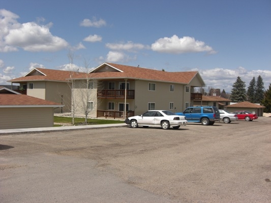 608 Clark St in Deer Lodge, MT - Building Photo