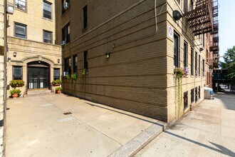 254 Seaman Ave in New York, NY - Building Photo - Building Photo