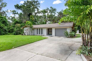 2635 Bryce Ln in Sarasota, FL - Building Photo