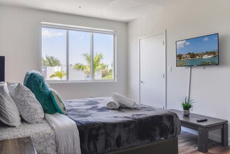 171 NW 158th St in Miami, FL - Building Photo - Building Photo