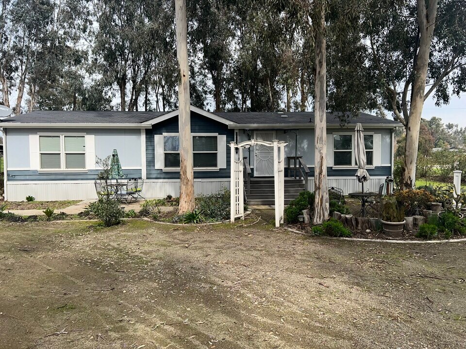 15310 Mark Rd in Madera, CA - Building Photo