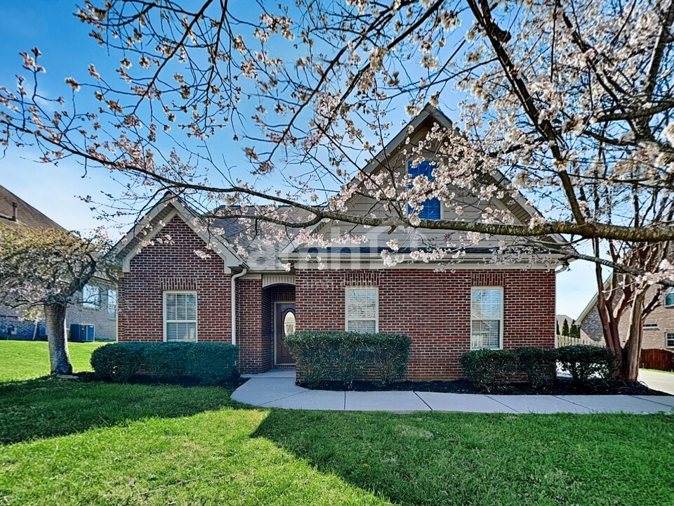 1729 Bonnie Roach Ln in Knoxville, TN - Foto de edificio