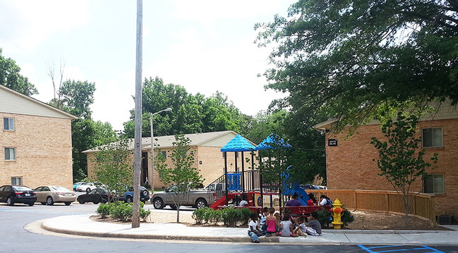 Maplewood Apartments in Martinsville, VA - Building Photo - Building Photo