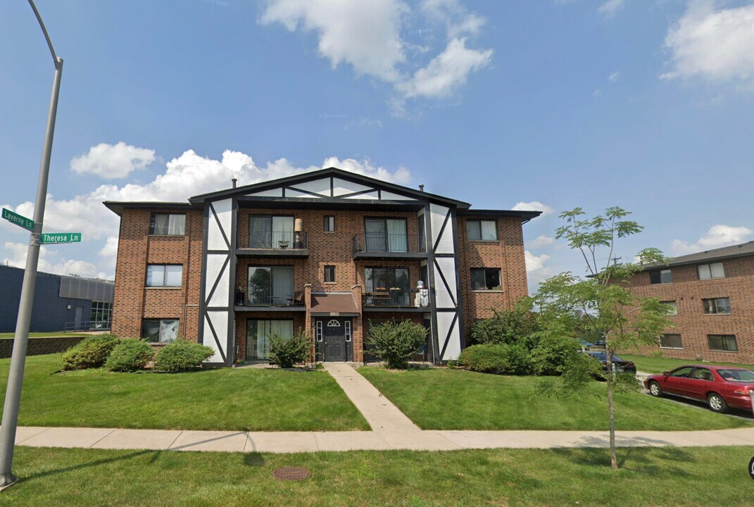 16622 Theresa Ln in Tinley Park, IL - Building Photo