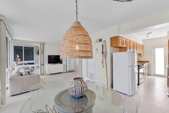 1221 Hillsboro Mile in Hillsboro Beach, FL - Building Photo - Building Photo