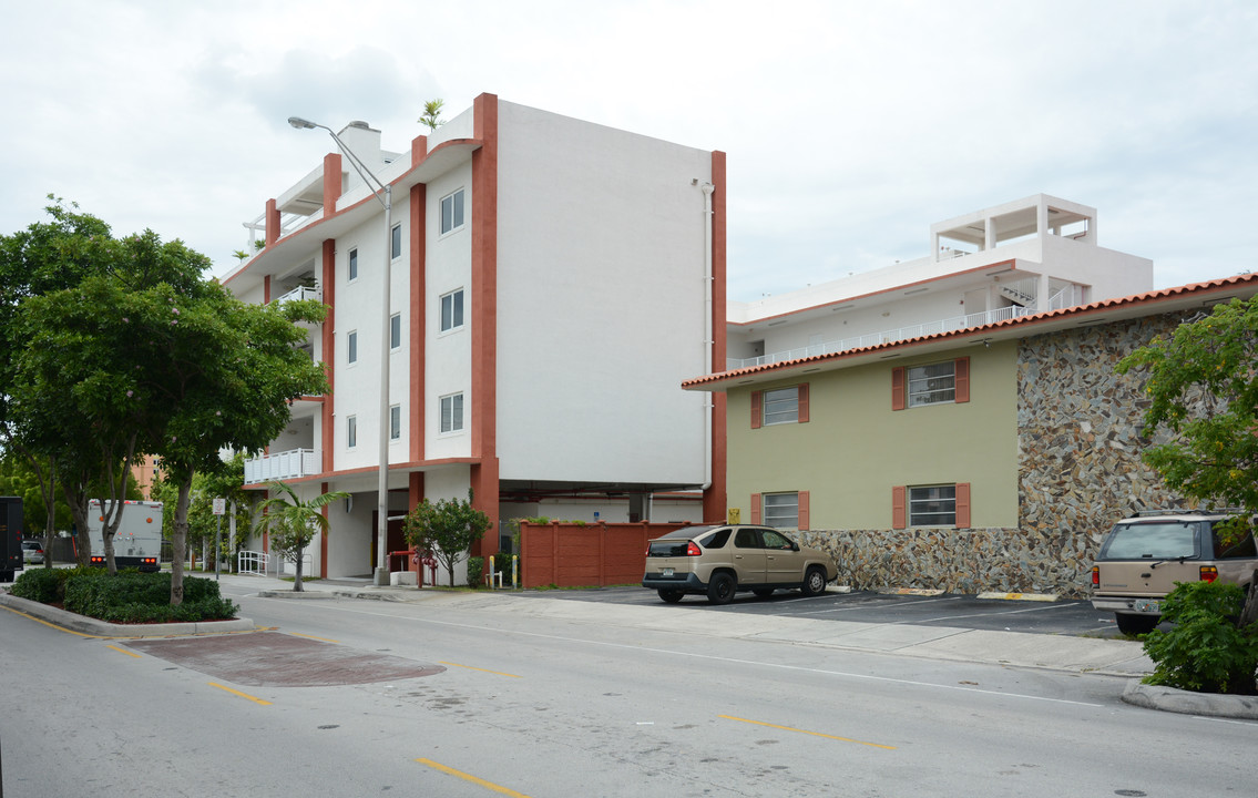 201 E 2nd St in Hialeah, FL - Foto de edificio