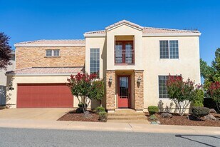 5592 Diamond Ridge Dr in Redding, CA - Building Photo