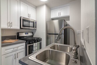 Hollywood Apartments in Los Angeles, CA - Foto de edificio - Building Photo