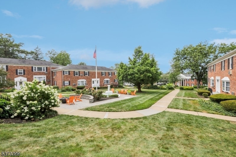 26 Locust Dr in Summit, NJ - Foto de edificio