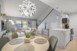 4880 SW 64th Ave in Davie, FL - Building Photo