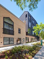 1712 Oak Ave, Unit 302 in Evanston, IL - Building Photo