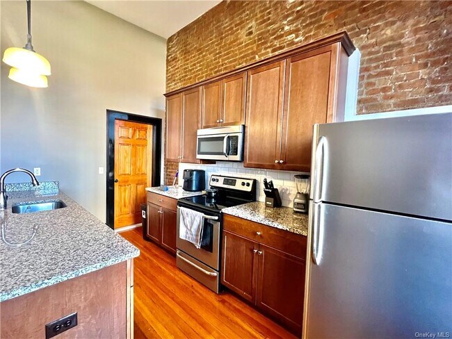 65 North St, Unit 1 in Middletown, NY - Building Photo - Building Photo