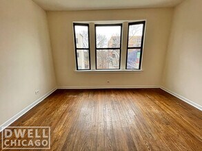 2315 N Kedzie Blvd, Unit 3145-2 in Chicago, IL - Foto de edificio - Building Photo