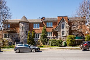 3275 Lacombe Av in Montréal, QC - Building Photo