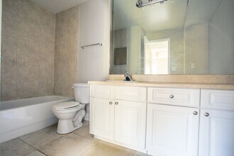 4548 Commander Dr in Orlando, FL - Foto de edificio - Building Photo