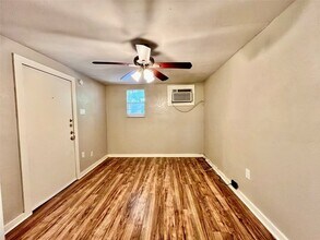 904 Denton St in Denton, TX - Building Photo - Building Photo