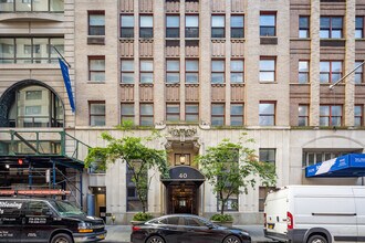 40 E 61st St in New York, NY - Foto de edificio - Building Photo