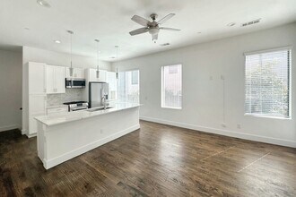 1931 N Prairie Ave in Dallas, TX - Building Photo - Building Photo