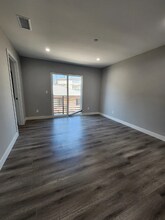 3330 Portola Ave in Los Angeles, CA - Foto de edificio - Building Photo