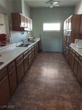 223 Greenbriar Townhouse Way in Las Vegas, NV - Building Photo - Building Photo